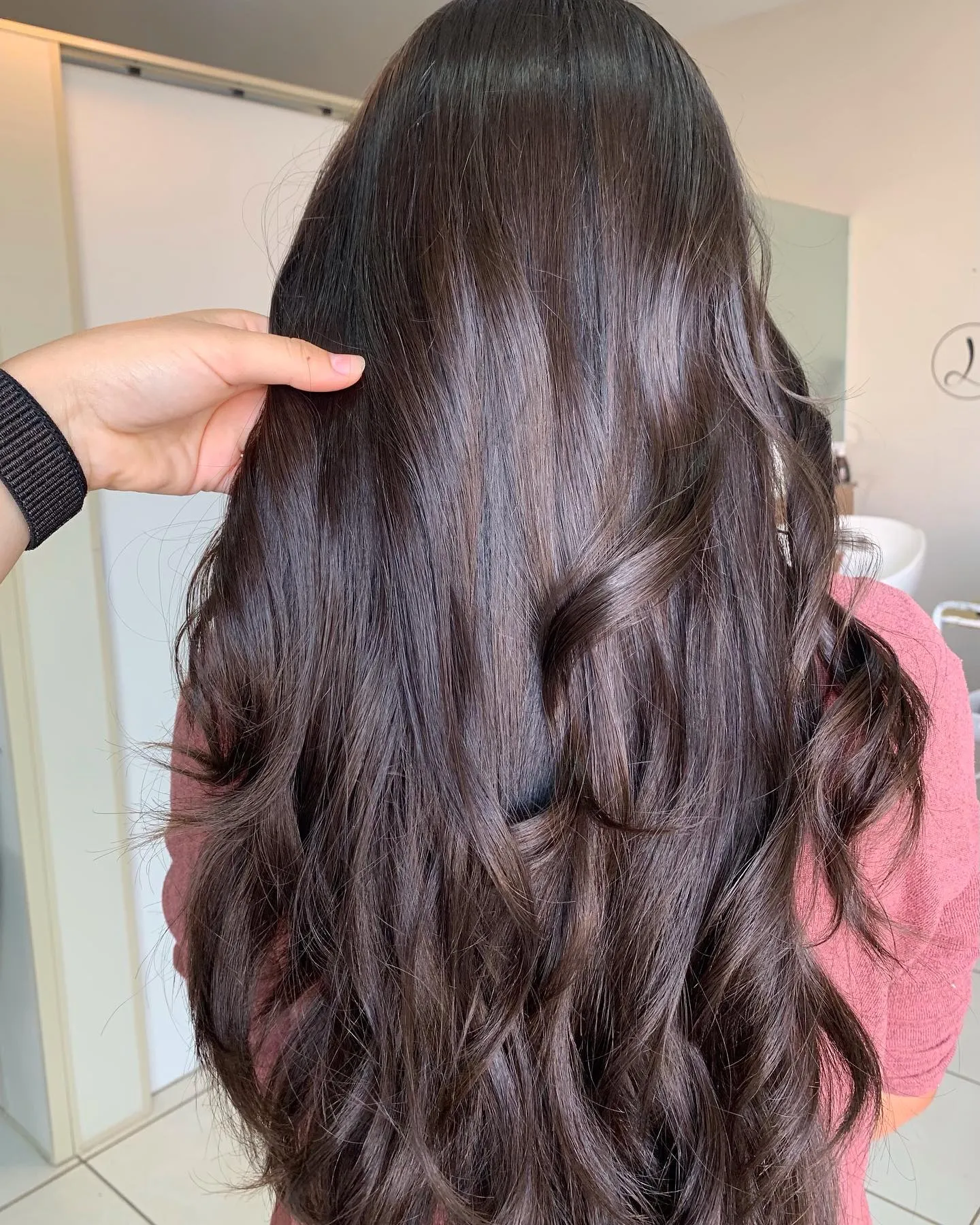 Cabelo longo, ondulado e com brilho